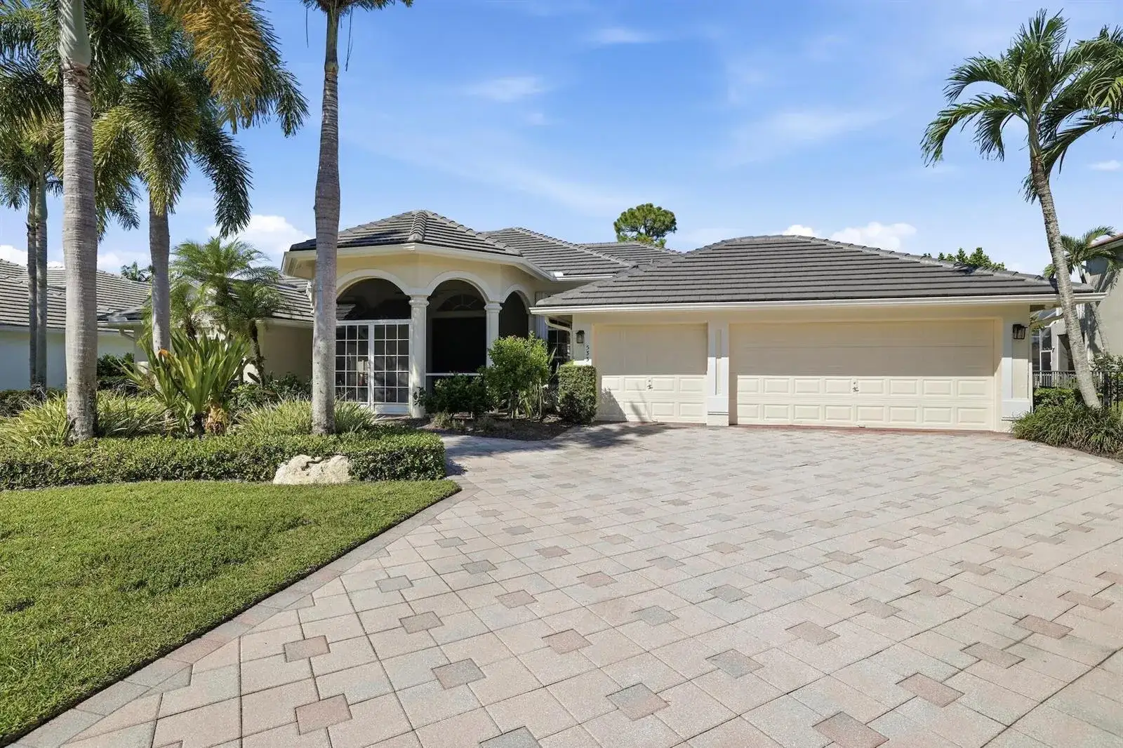 4 bedroom 3 bath Residential for sale at 533 Cypress Green Circle, Wellington FL 33414