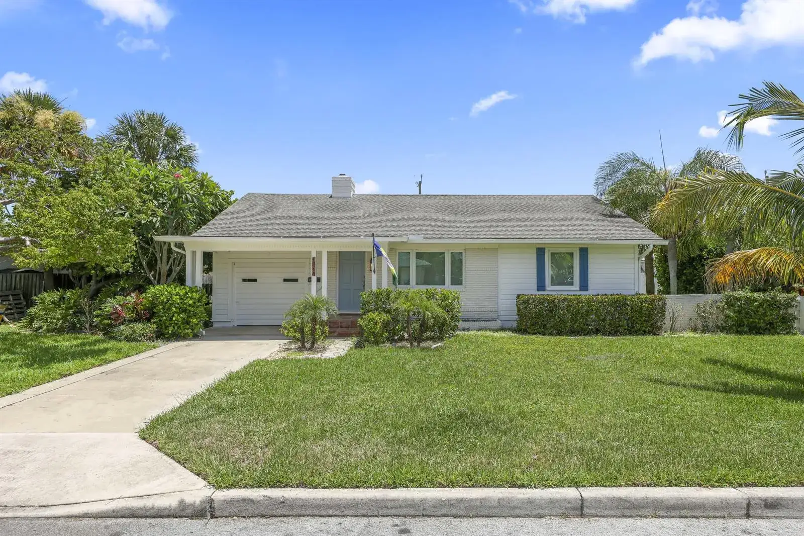 2 bedroom 2 bath Residential Lease for rent at 1714 N PALMWAY, FL 33460