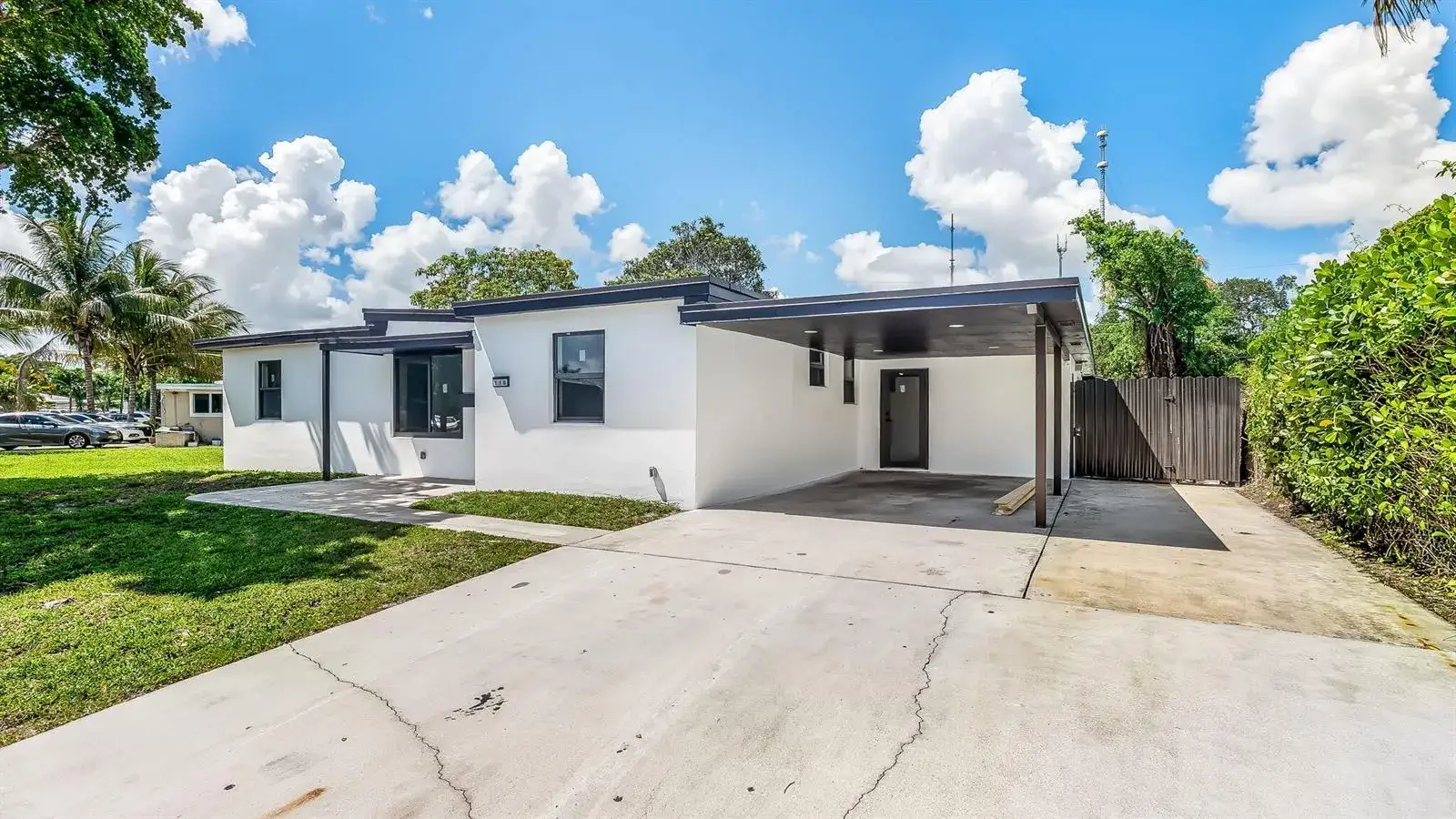4 bedroom 3 bath Residential for sale at 118 NEWTON Road, West Park FL 33023