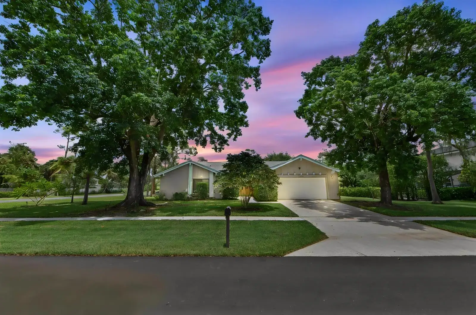 4 bedroom 2 bath Residential for sale at 12373 Sawgrass Court, Wellington FL 33414