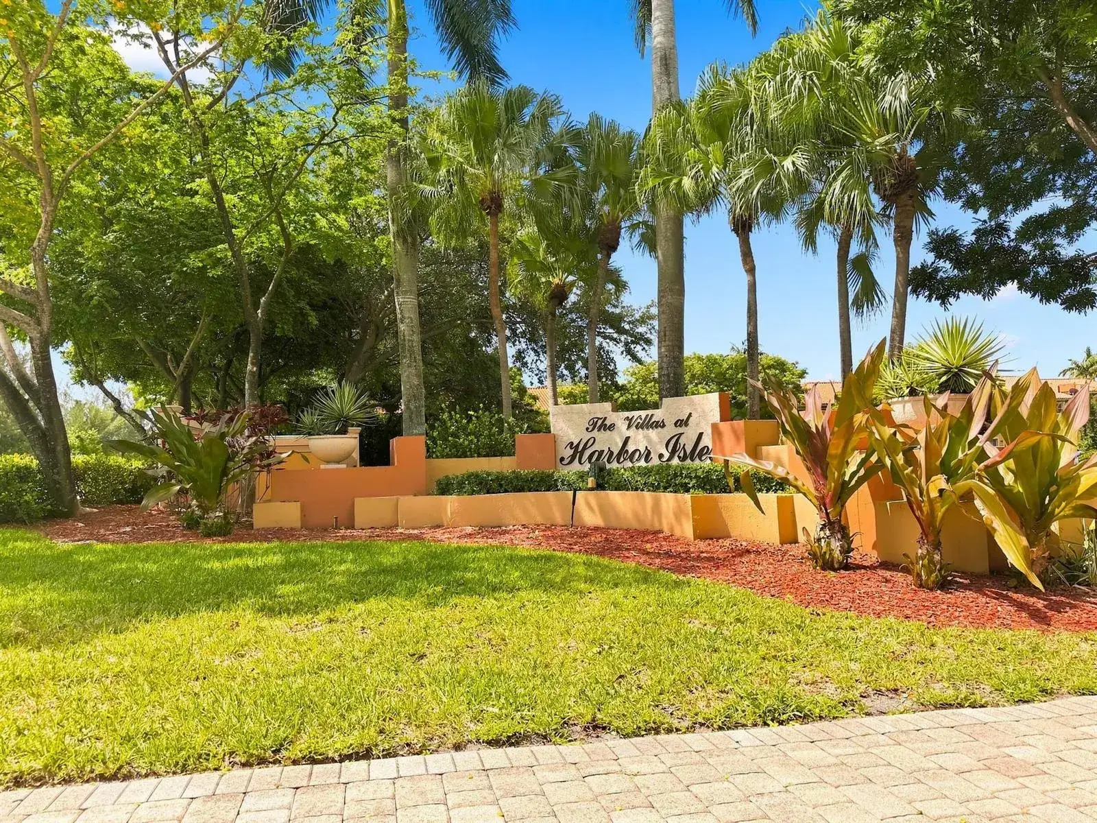 3 bedroom 3 bath Residential for sale at 2107 Anchor Court, Fort Lauderdale FL 33312