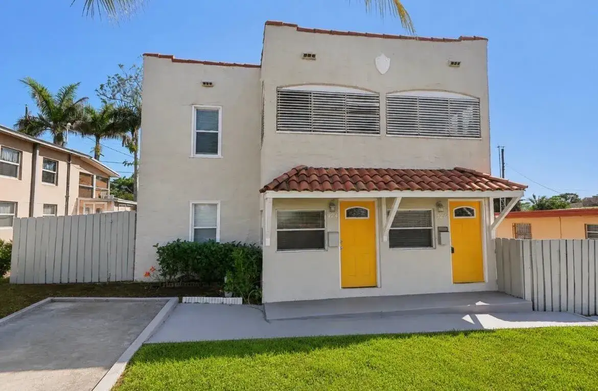 924 MCINTOSH Street, West Palm Beach FL 33405