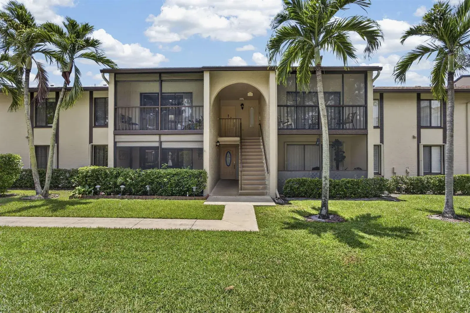 3 bedroom 2 bath Residential for sale at 820 Sky Pine Way # H2, FL 33415