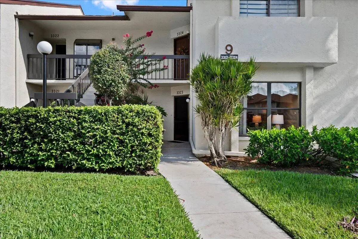 3 bedroom 2 bath Residential for sale at 3323 Lucerne Park Drive, FL 33467