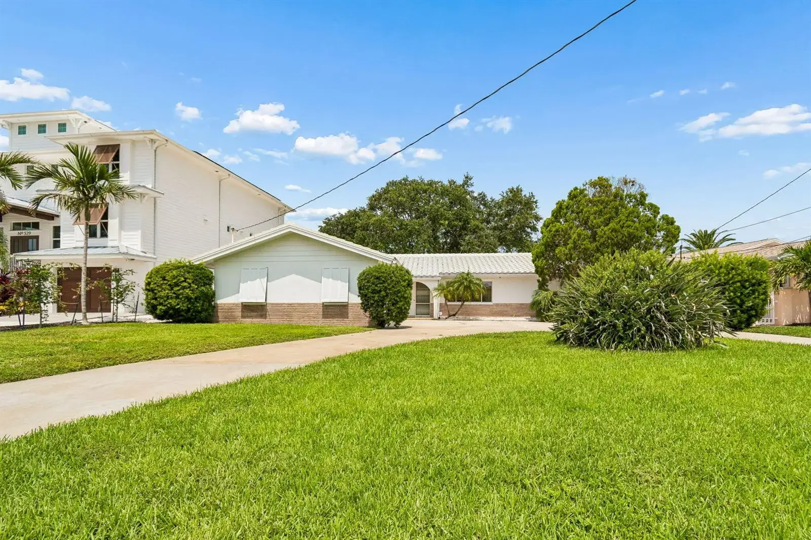 3 bedroom 2 bath Residential for sale at 527 Harbor Drive N, FL 33785