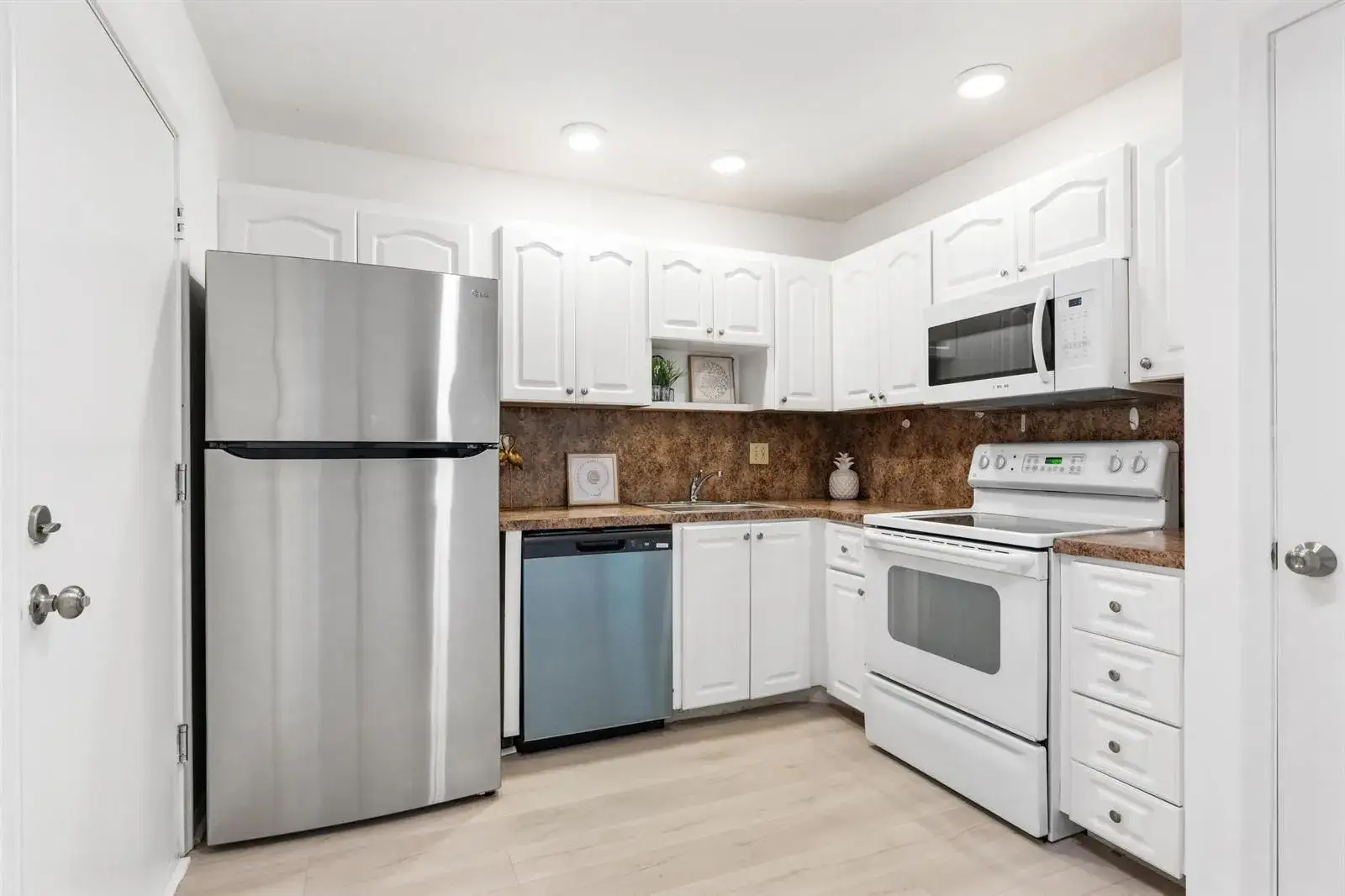 1 bedroom 1 bath Residential for sale at 4851 NW 21st Street # 203, Lauderhill FL 33313