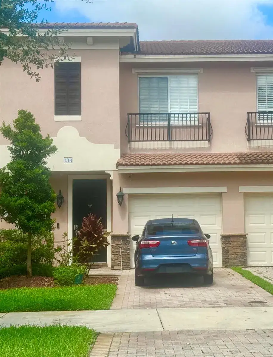 3 bedroom 2 bath Residential for sale at 213 Las Brisas Circle, Sunrise FL 33326