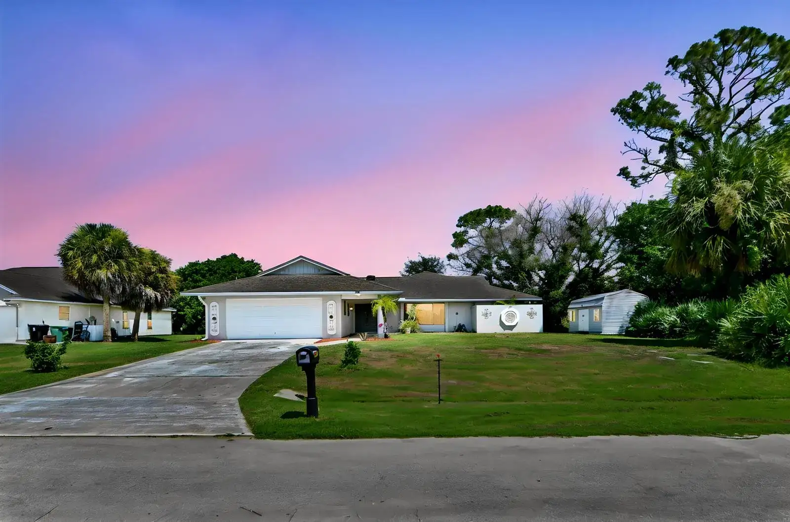 3 bedroom 2 bath Residential for sale at 2525 SW Grotto Circle, Port St. Lucie FL 34953