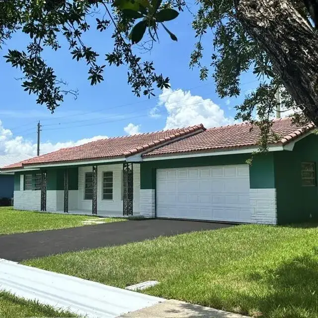 2 bedroom 2 bath Residential for sale at 3633 NE 6TH Drive, Boca Raton FL 33431