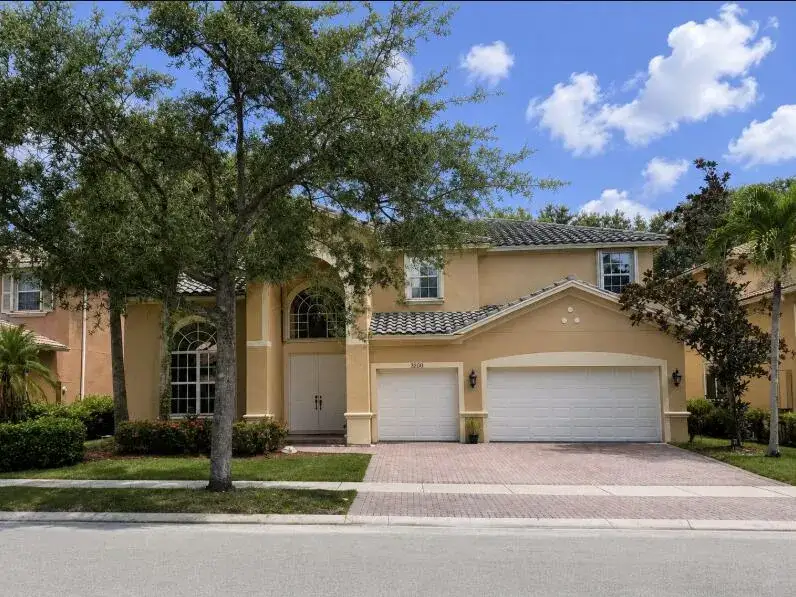 5 bedroom 4 bath Residential for sale at 3800 E Hibiscus Street, Weston FL 33332