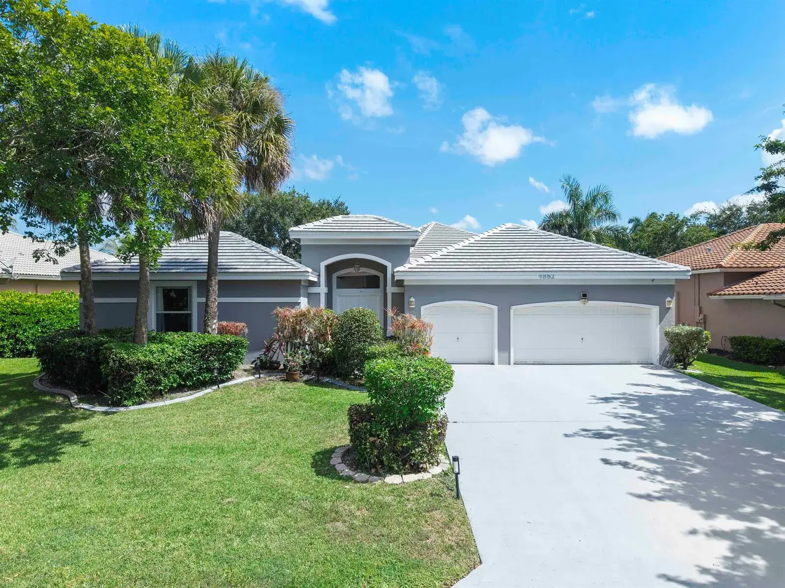 5 bedroom 3 bath Residential for sale at 4862 Kensington Circle, Coral Springs FL 33076
