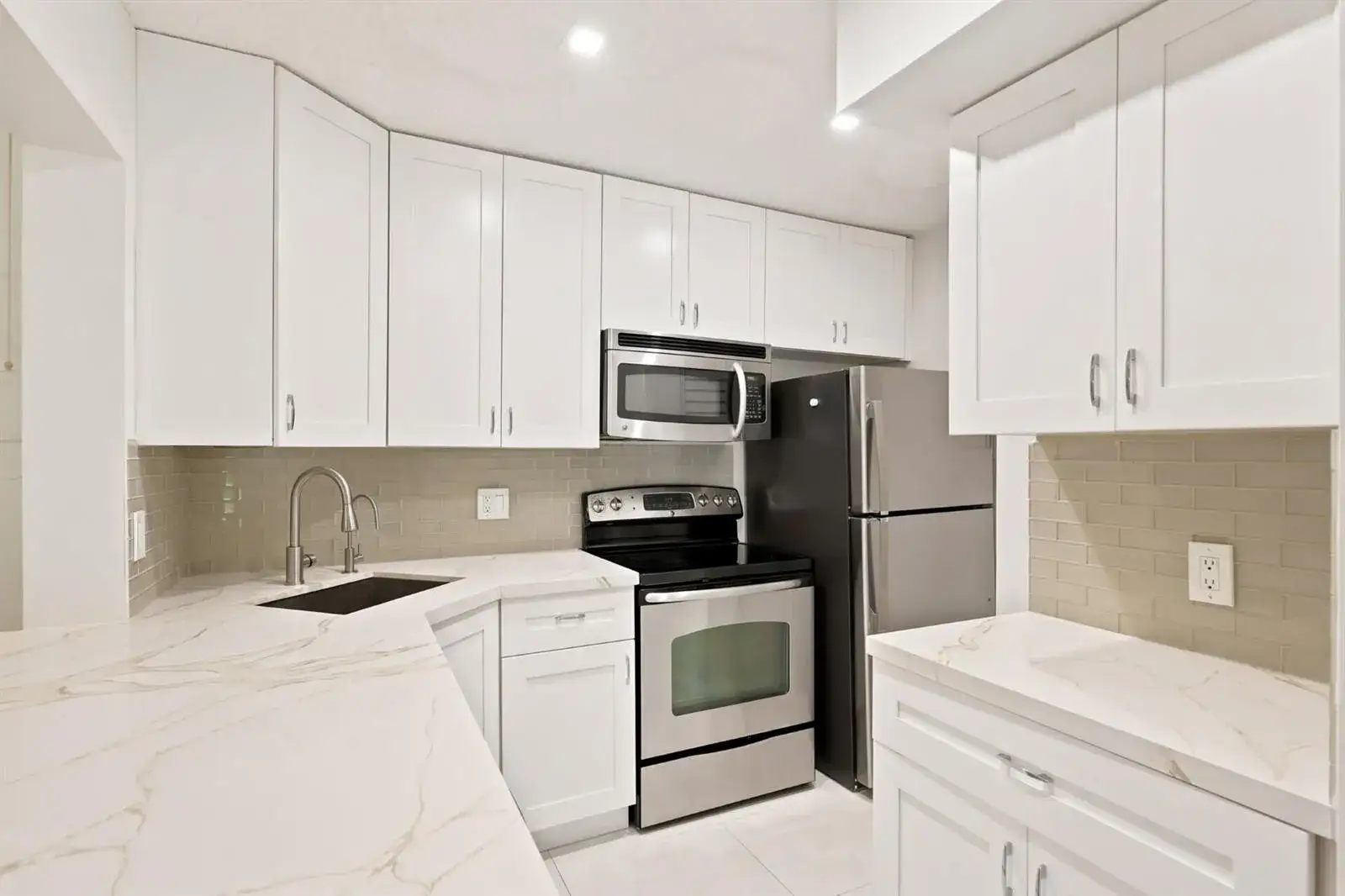 2 bedroom 2 bath Residential for sale at 609 SEA PINE Way # F2, FL 33415