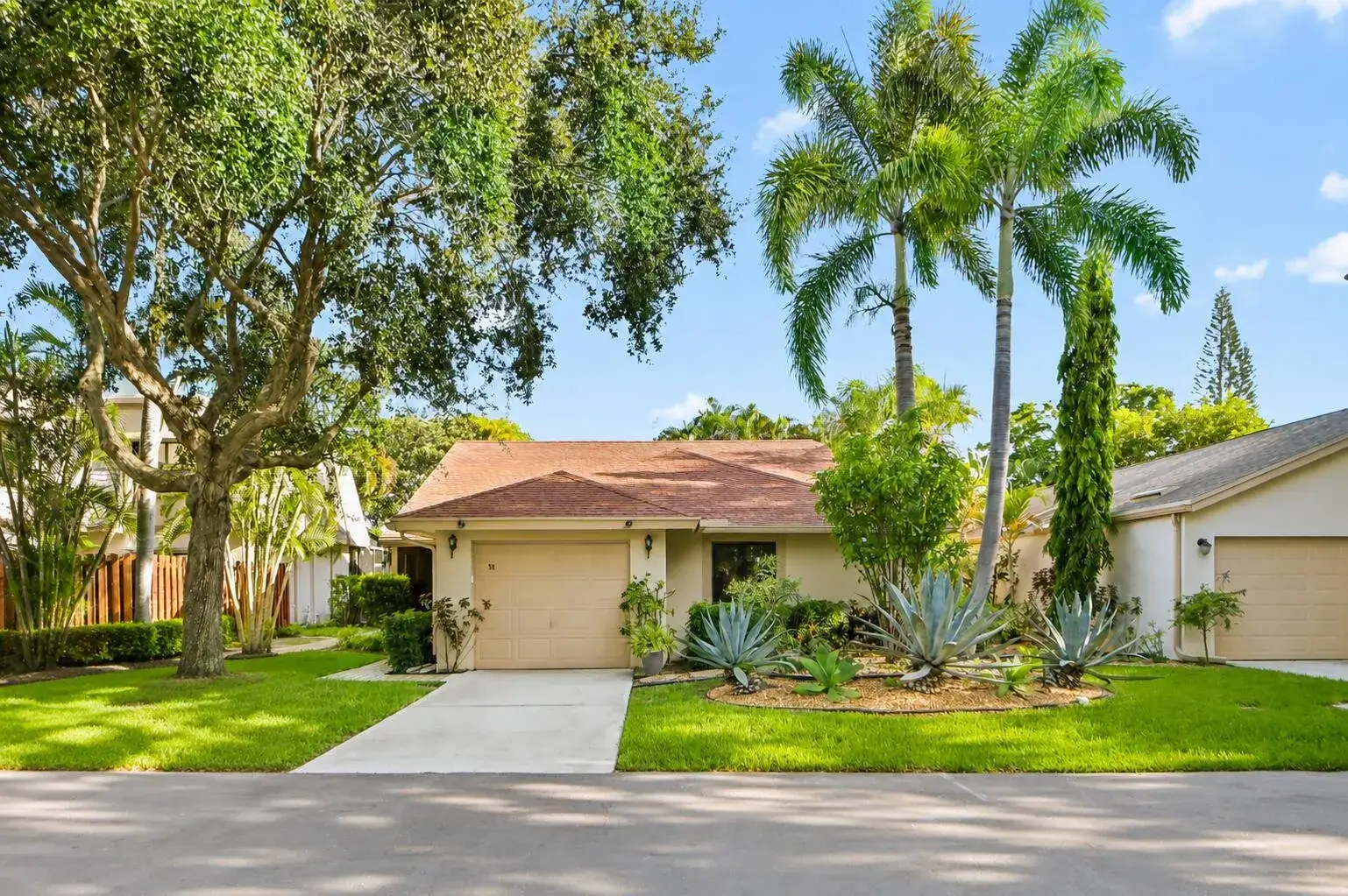 2 bedroom 2 bath Residential for sale at 701 NW 25TH Avenue, Delray Beach FL 33445