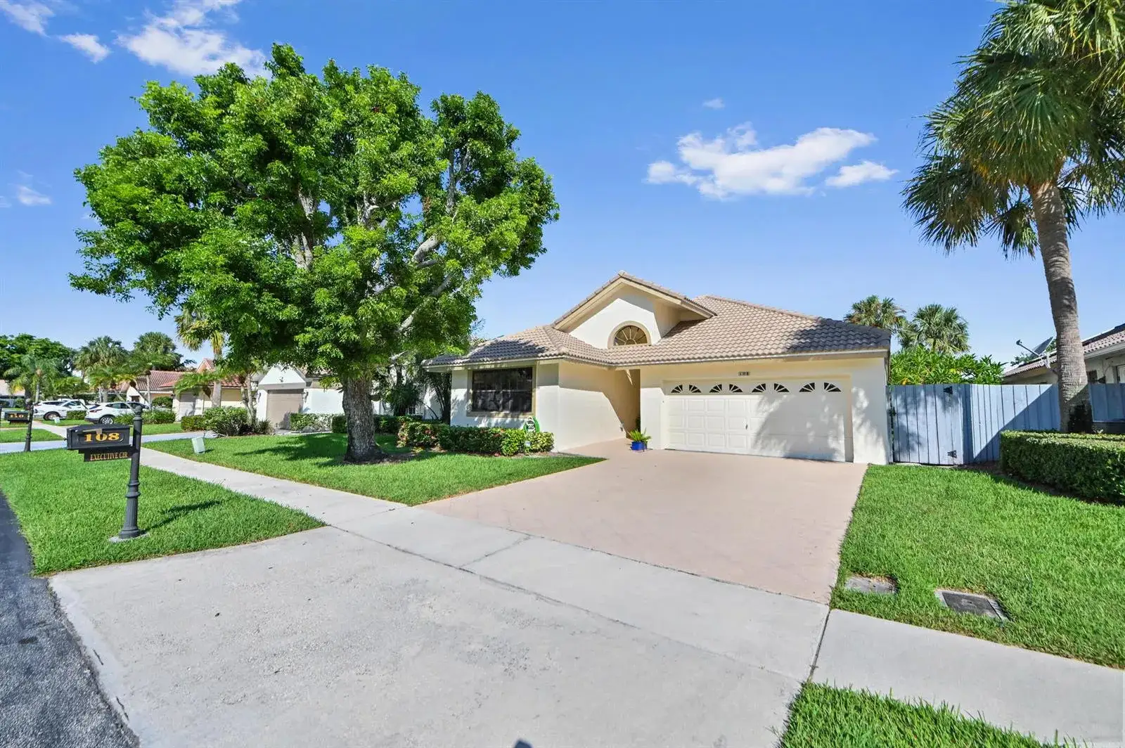 4 bedroom 2 bath Residential for sale at 108 EXECUTIVE Circle, Boynton Beach FL 33436