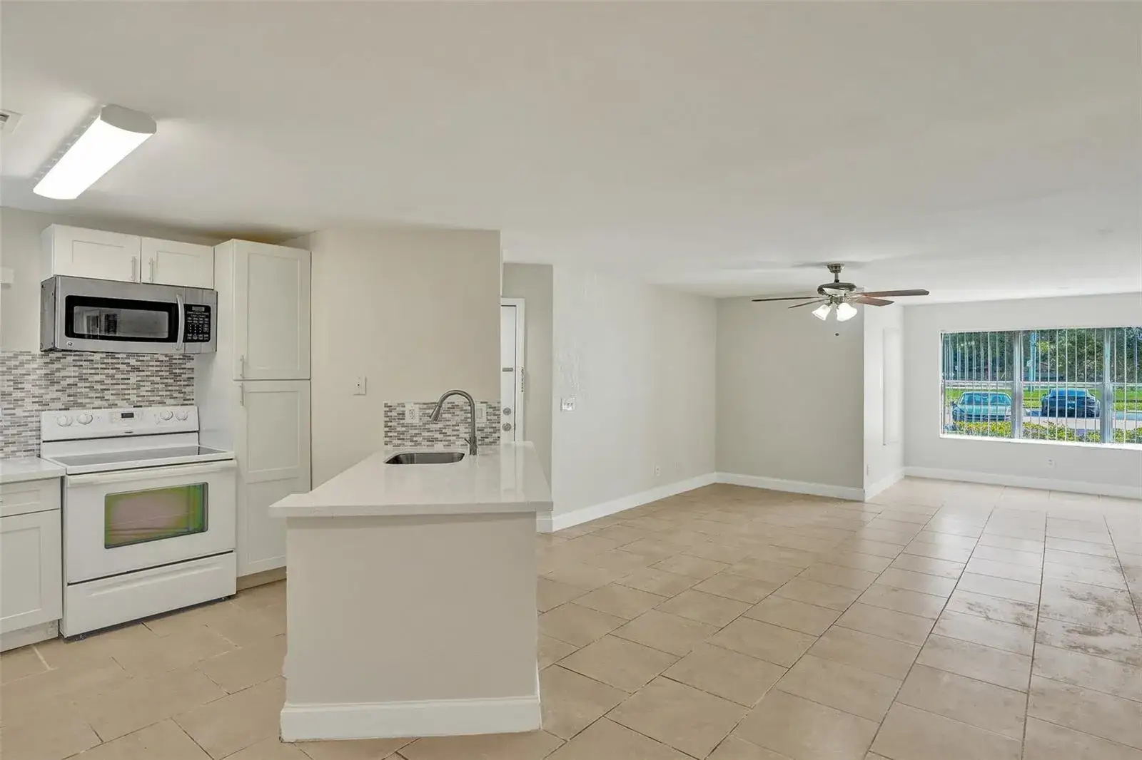 2 bedroom 1 bath Residential Lease for rent at 12650 Vista Isles Drive # 918, Sunrise FL 33325