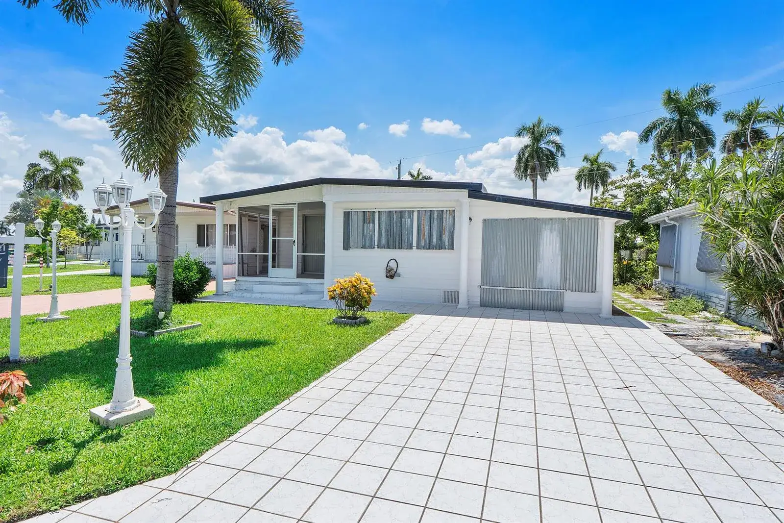 2 bedroom 2 bath Residential for sale at 8670 SW 18TH Place, Davie FL 33324