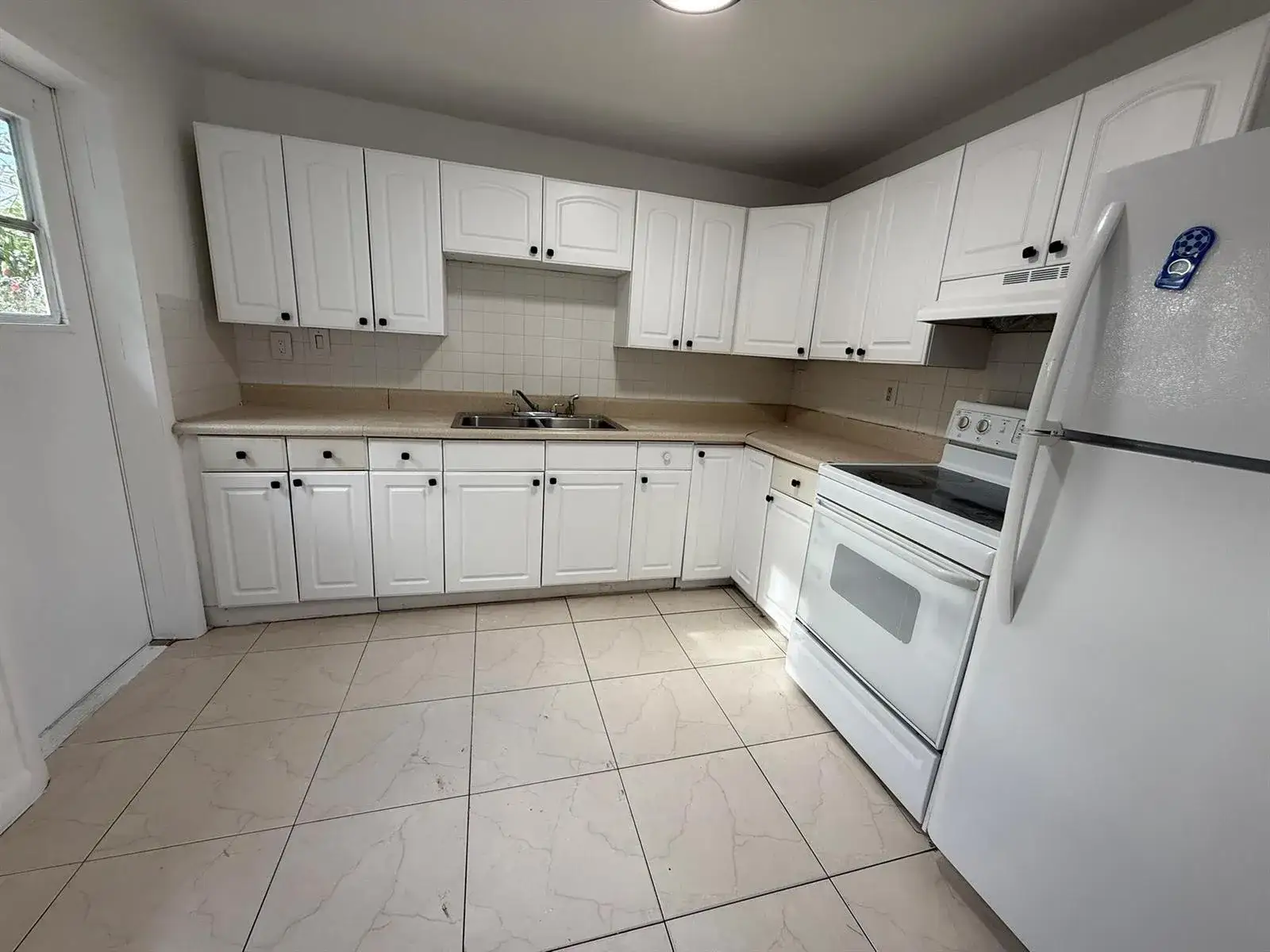 2 bedroom 1 bath Residential Lease for rent at 3705 SW 13th Court # 5, Fort Lauderdale FL 33312