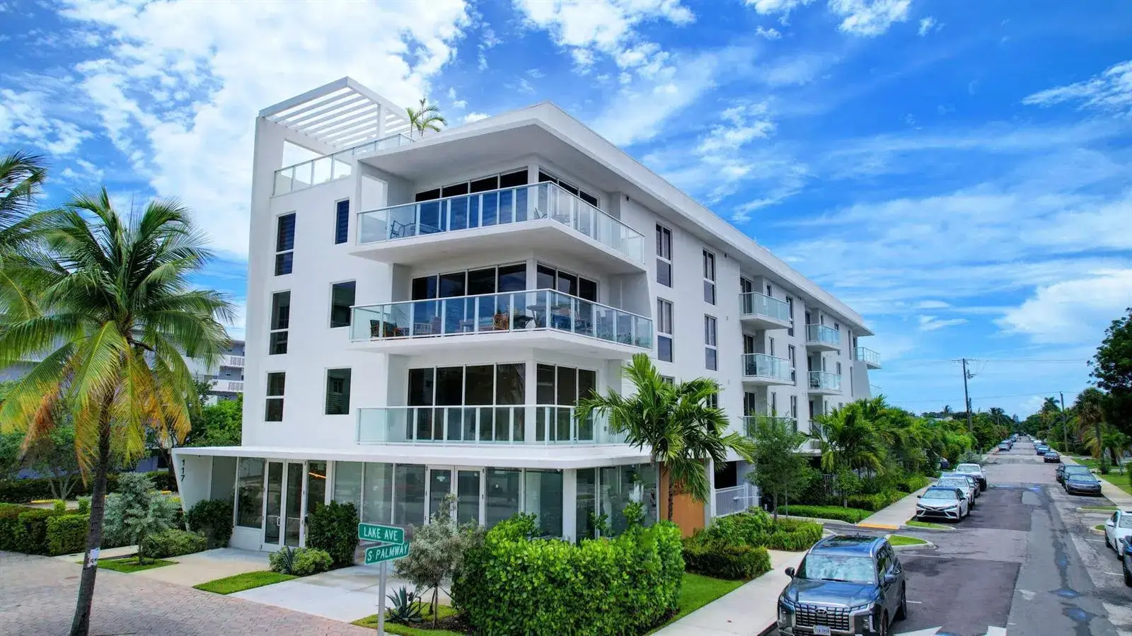 3 bedroom 2 bath Residential for sale at 117 Lake Avenue Unit 304, FL 33460