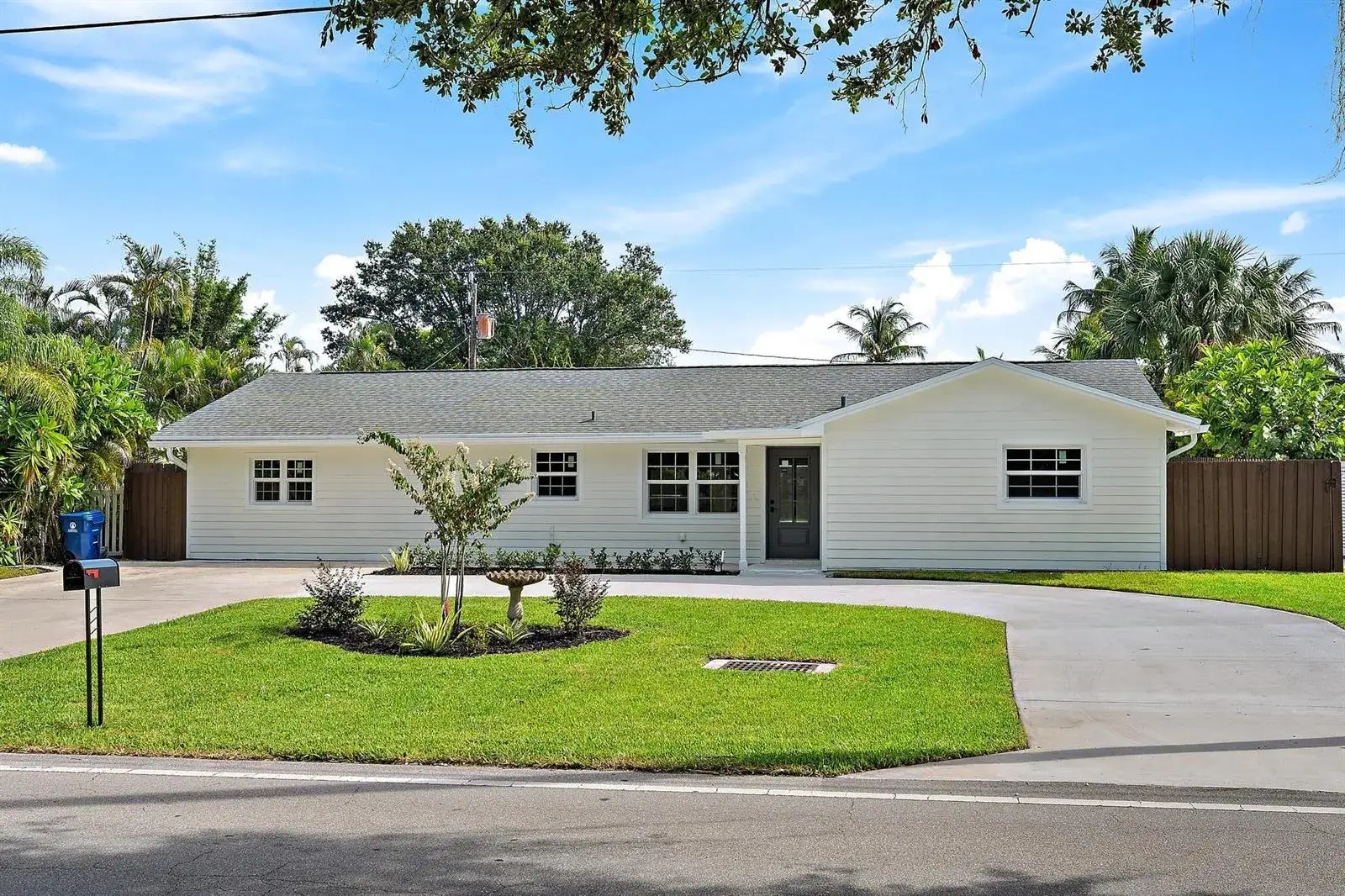 3 bedroom 3 bath Residential for sale at 109 E RIVERSIDE Drive, Jupiter FL 33469