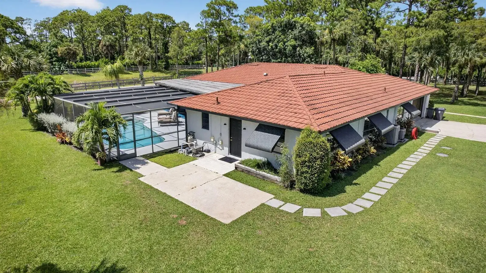 1 bedroom 1 bath Residential Lease for rent at 17218 SHETLAND Lane, FL 33470