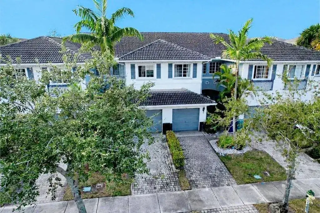 1421 NW 34TH Way # 1421, Lauderhill FL 33311