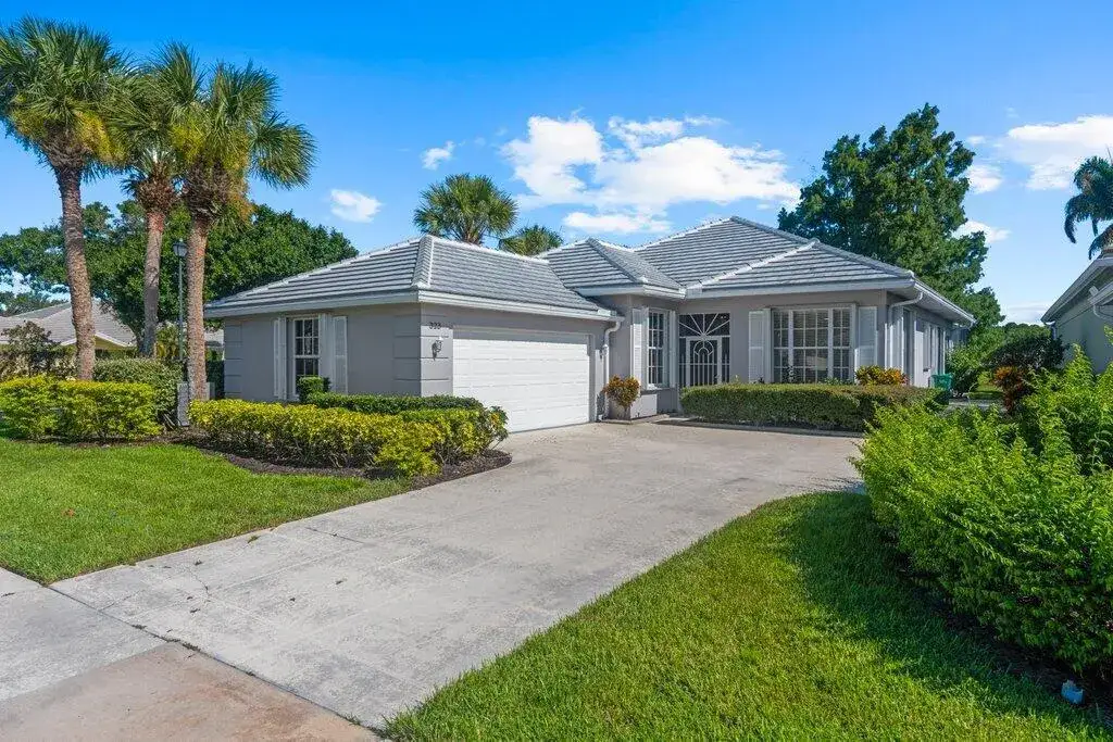 3 bedroom 2 bath Residential for sale at 323 NW BENTLEY Circle, Port St. Lucie FL 34986