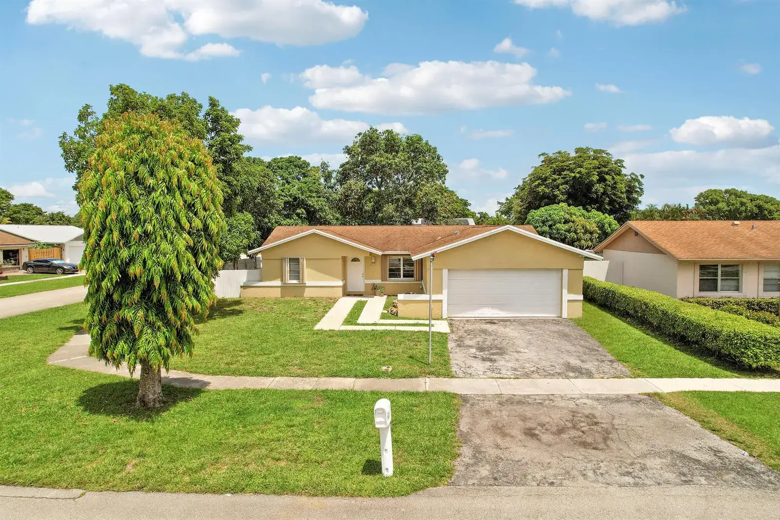 3 bedroom 2 bath Residential for sale at 9235 Saddlecreek Drive, Boca Raton FL 33496