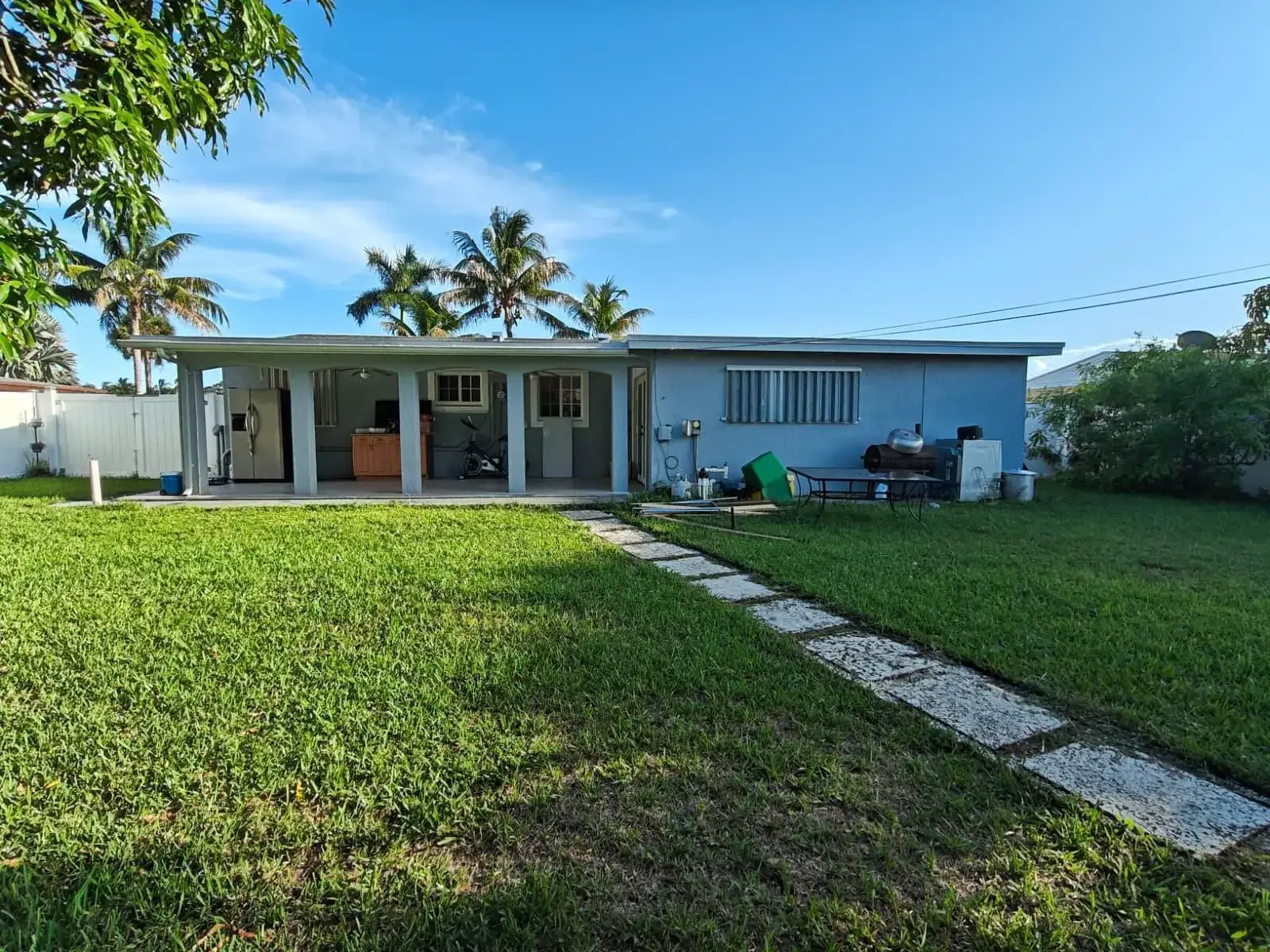 4 bedroom 2 bath Residential for sale at 324 Mid Pines Road, Palm Springs FL 33461