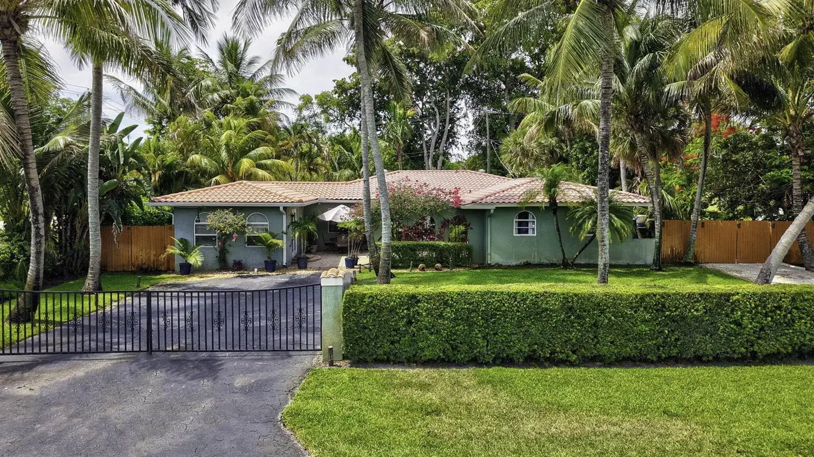 4 bedroom 3 bath Residential for sale at 3000 Sherwood Boulevard, Delray Beach FL 33445