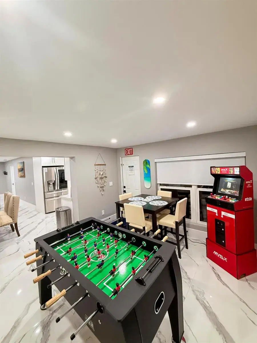 4 bedroom 2 bath Residential Lease for rent at 631 NW 39th Street, Oakland Park FL 33309