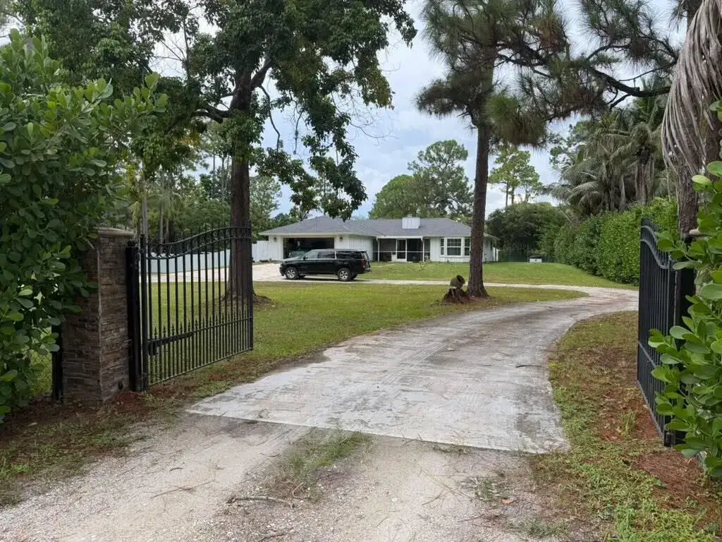 3 bedroom 2 bath Residential Lease for rent at 11885 52ND Road N, FL 33411