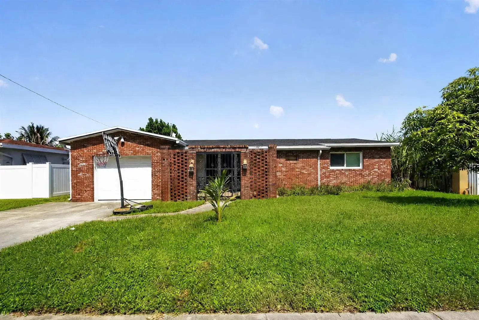 3 bedroom 2 bath Residential for sale at 2251 SW 67TH Way NE, Miramar FL 33023