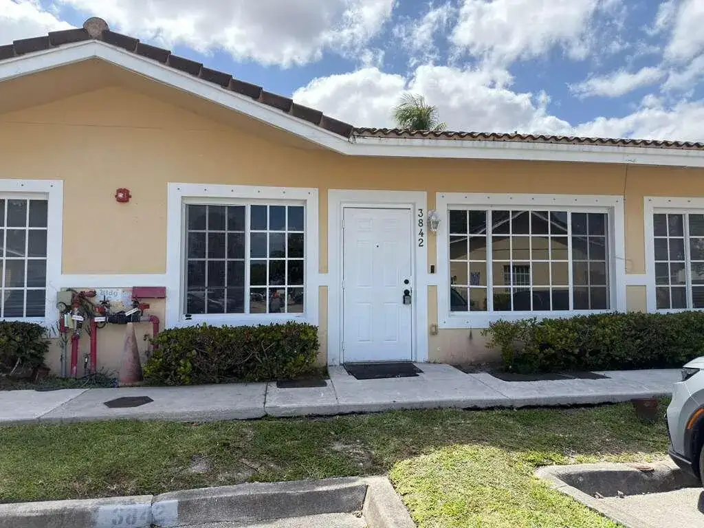 2 bedroom 2 bath Residential for sale at 3842 SW 48TH Avenue, Hollywood FL 33023