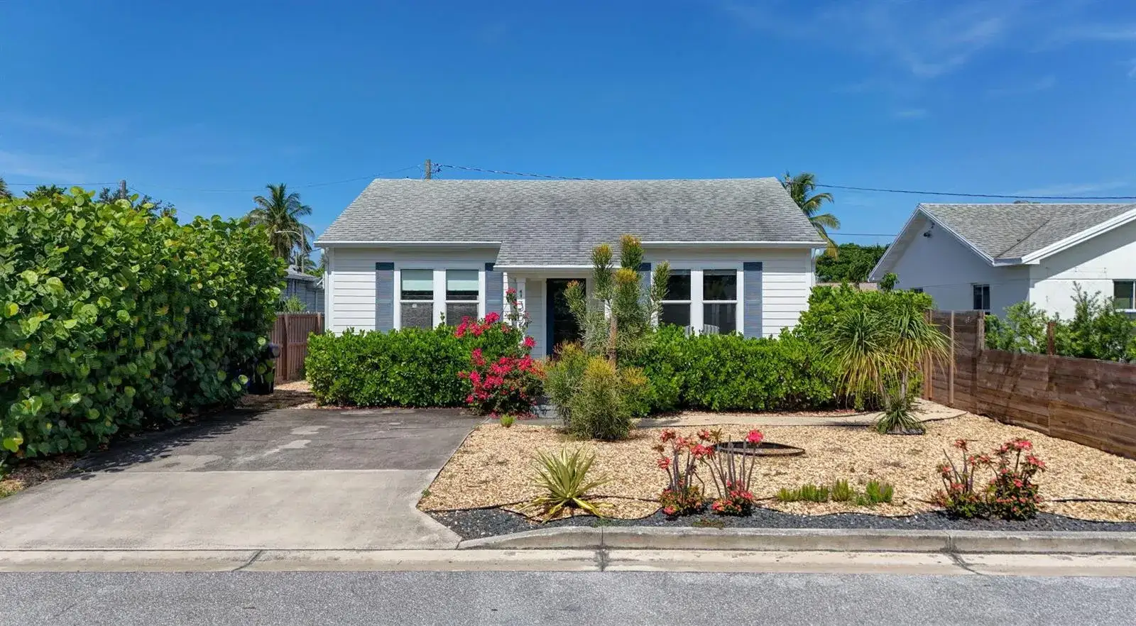 4 bedroom 2 bath Residential for sale at 1305 N Palmway, FL 33460