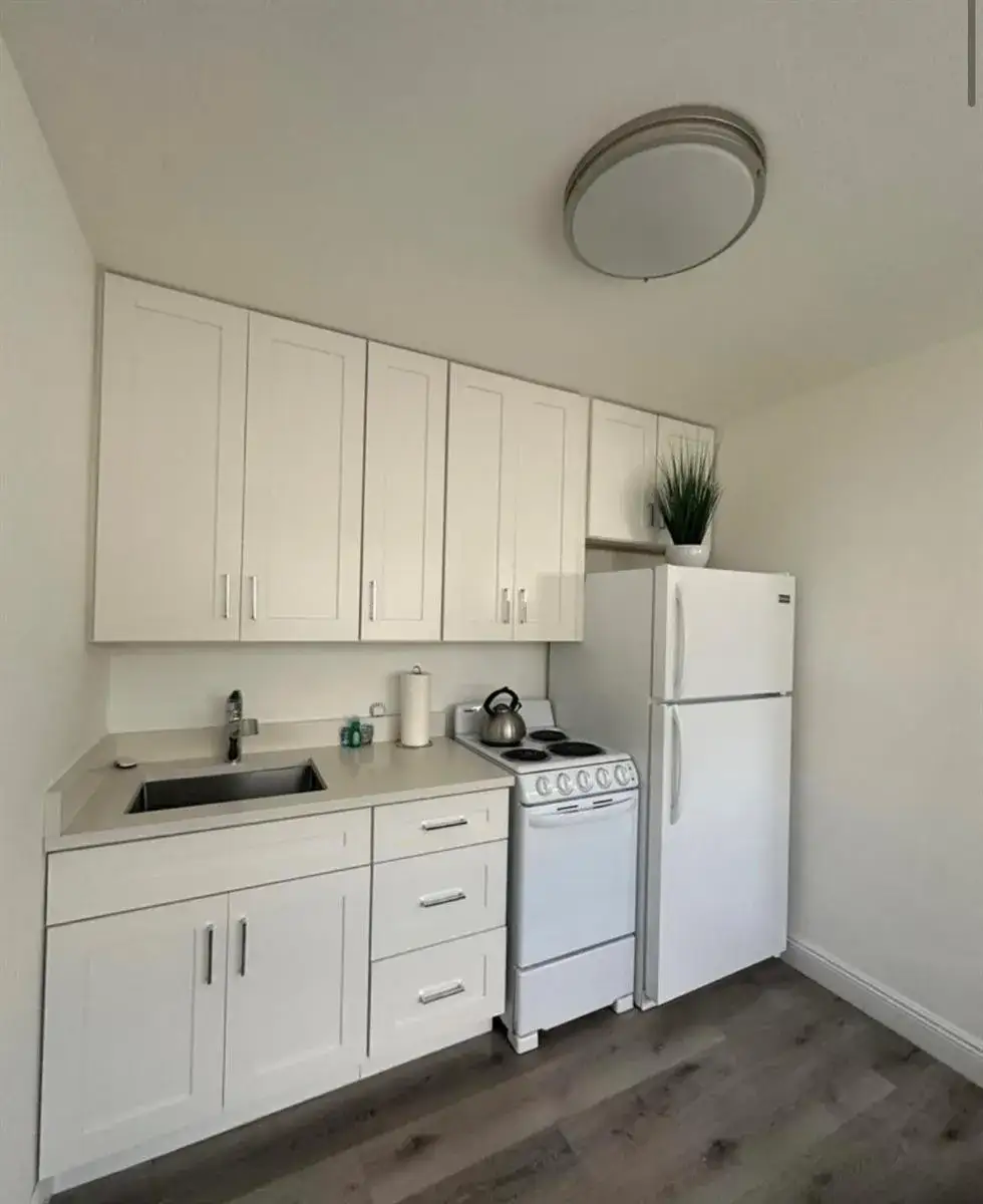 1 bedroom 1 bath Residential Lease for rent at 116 SE 9TH Court # 2, Hallandale Beach FL 33009