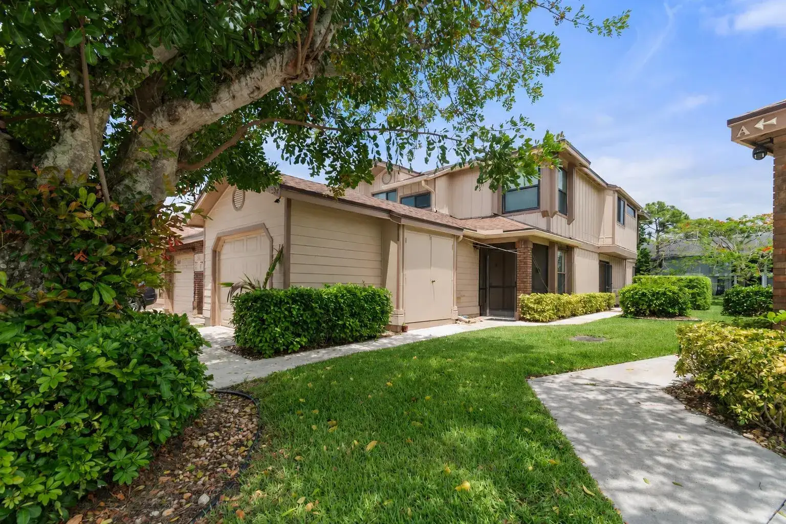 3 bedroom 2 bath Residential for sale at 500 Crosswinds Drive # F1, FL 33413
