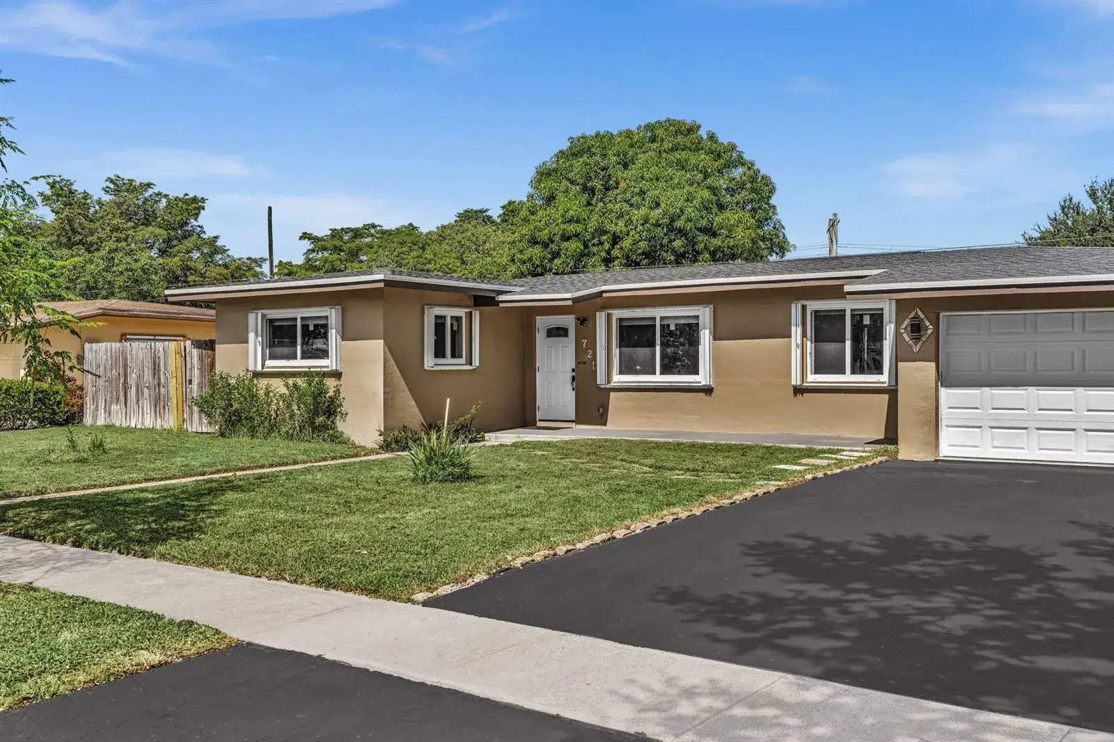 3 bedroom 2 bath Residential for sale at 721 FAIRWAY Drive, Plantation FL 33317