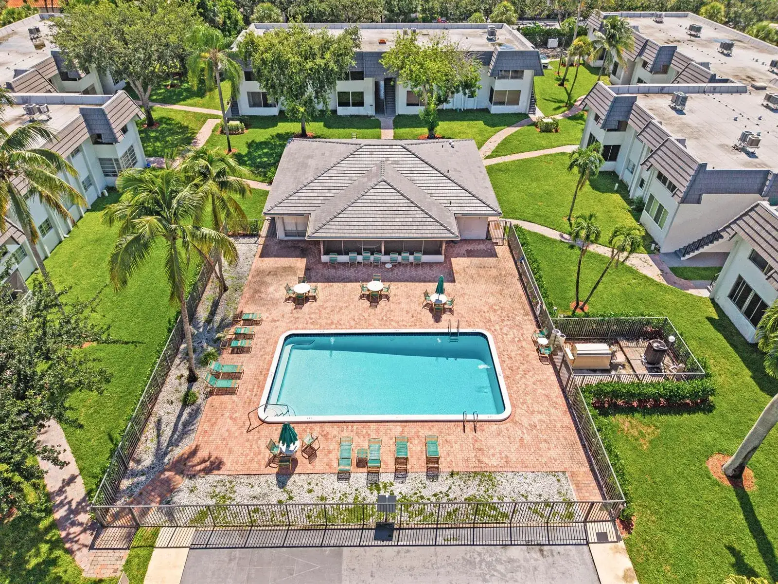 1 bedroom 1 bath Residential for sale at 8410 W SAMPLE Road # 110, Coral Springs FL 33065