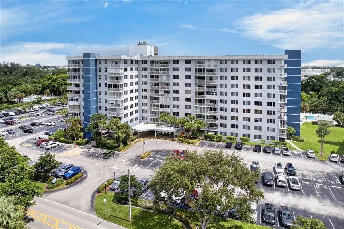 2 bedroom 2 bath Residential for sale at 4200 Hillcrest Drive, Hollywood FL 33021
