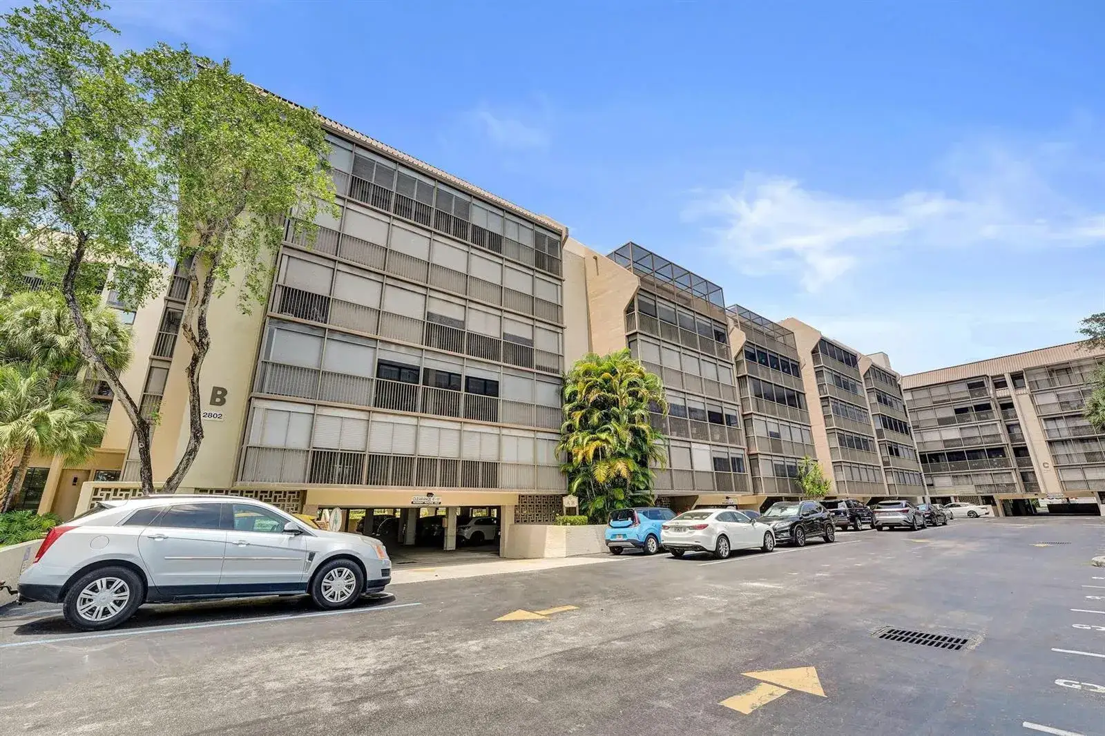2 bedroom 2 bath Residential for sale at 2802 N 46th Avenue # B318, Hollywood FL 33021