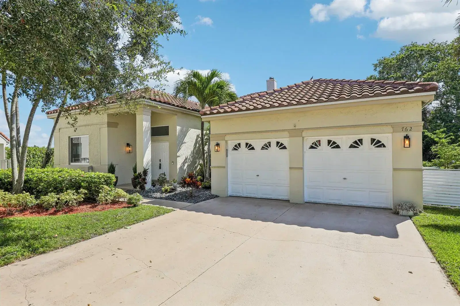 5 bedroom 3 bath Residential for sale at 762 Heritage Drive, Weston FL 33326