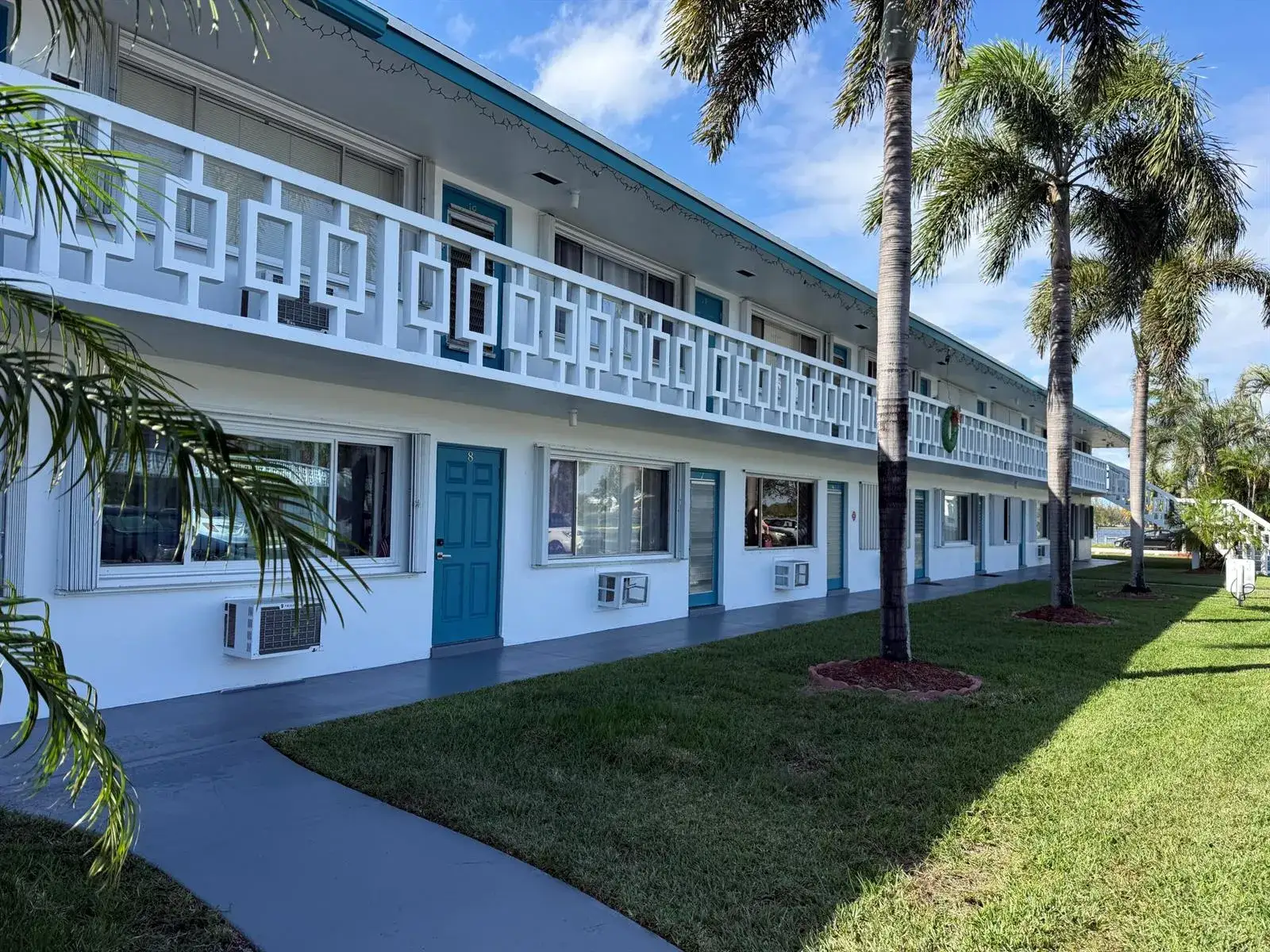 1 bedroom 1 bath Residential for sale at 2204 Lake Osborne Drive # 5, FL 33461