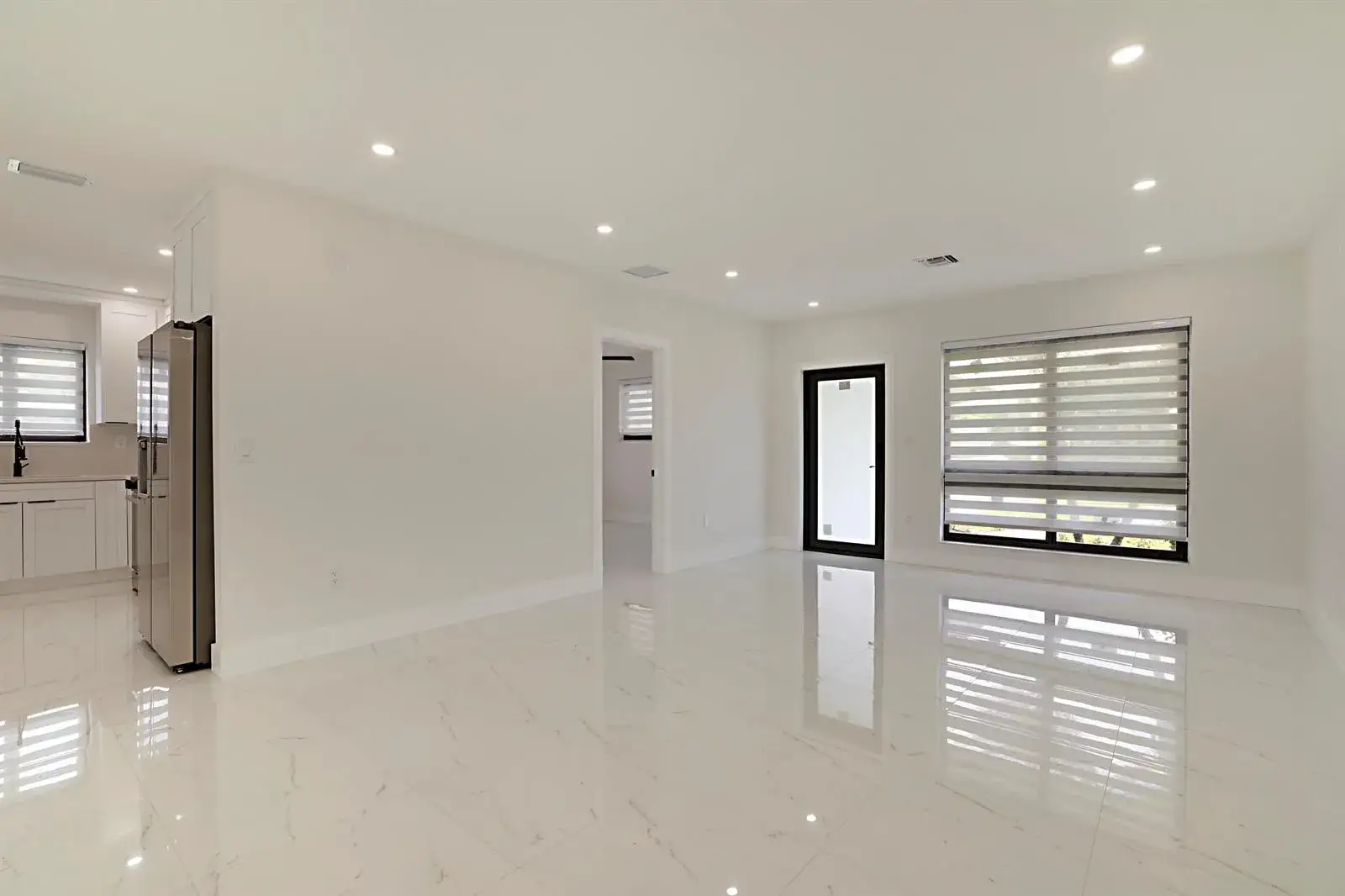 4 bedroom 2 bath Residential for sale at 421 FONTANA Drive, Palm Springs FL 33461