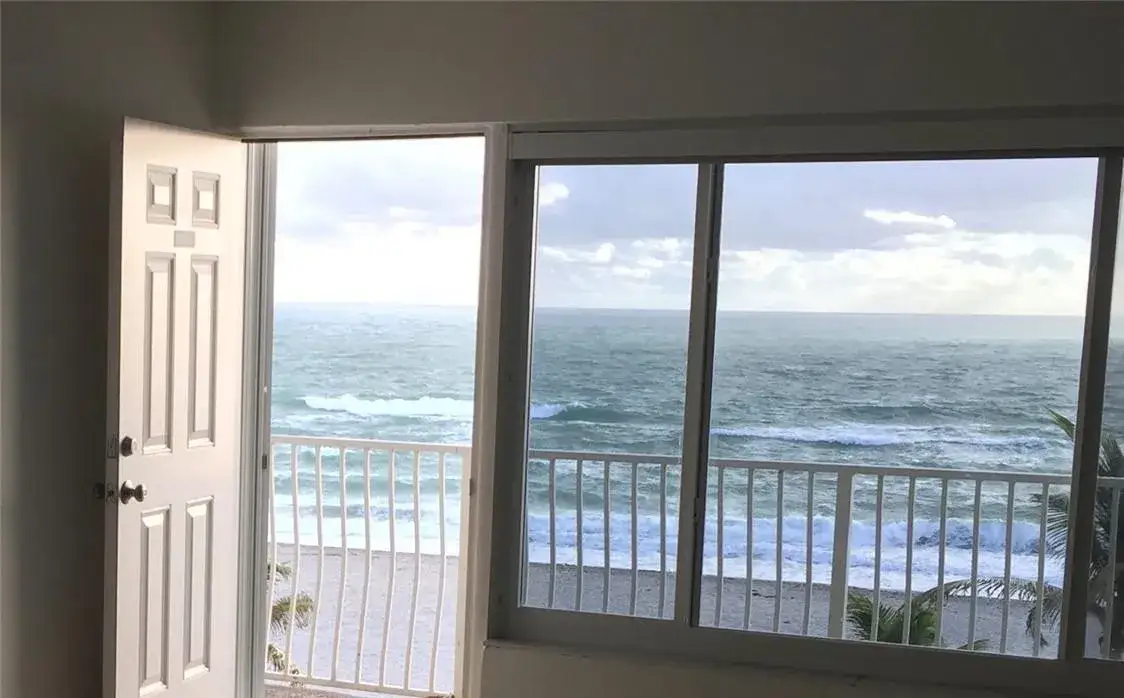 1 bedroom 1 bath Residential Lease for rent at 300 OREGON Street # 303, Hollywood FL 33019