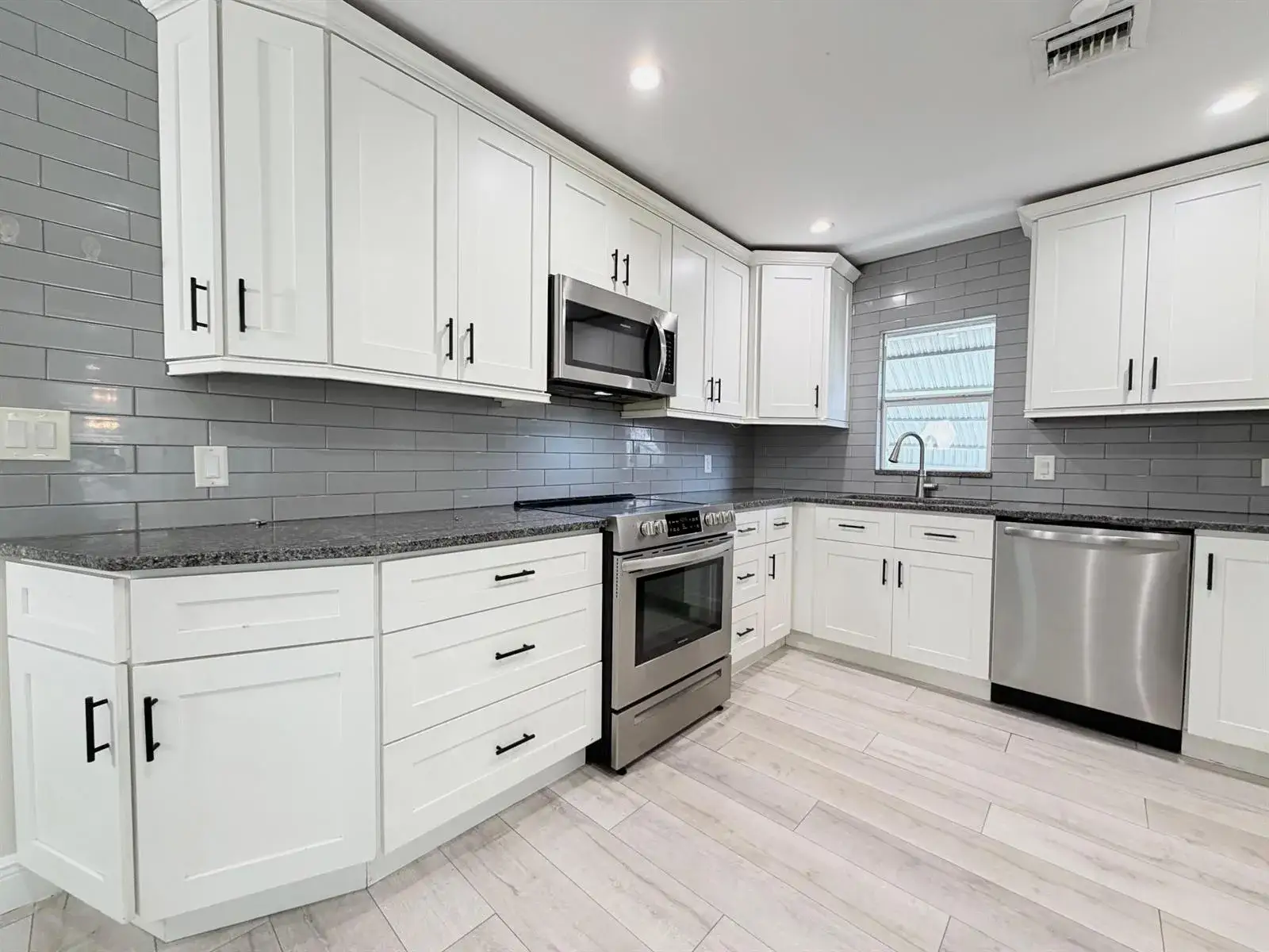 2 bedroom 1 bath Residential for sale at 528 N J Street, FL 33460