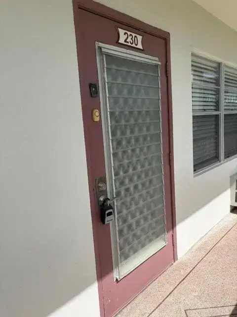 1 bedroom 1 bath Residential for sale at 230 Fanshaw F # 230, Boca Raton FL 33434