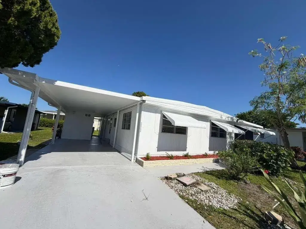 3 bedroom 2 bath Residential for sale at 8864 Kings Drive, Boynton Beach FL 33436