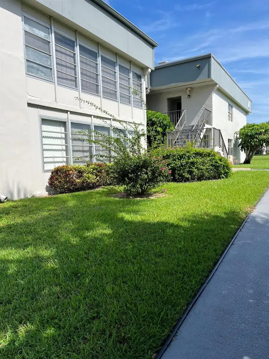 2 bedroom 2 bath Residential for sale at 23 Piedmont # A, Delray Beach FL 33484