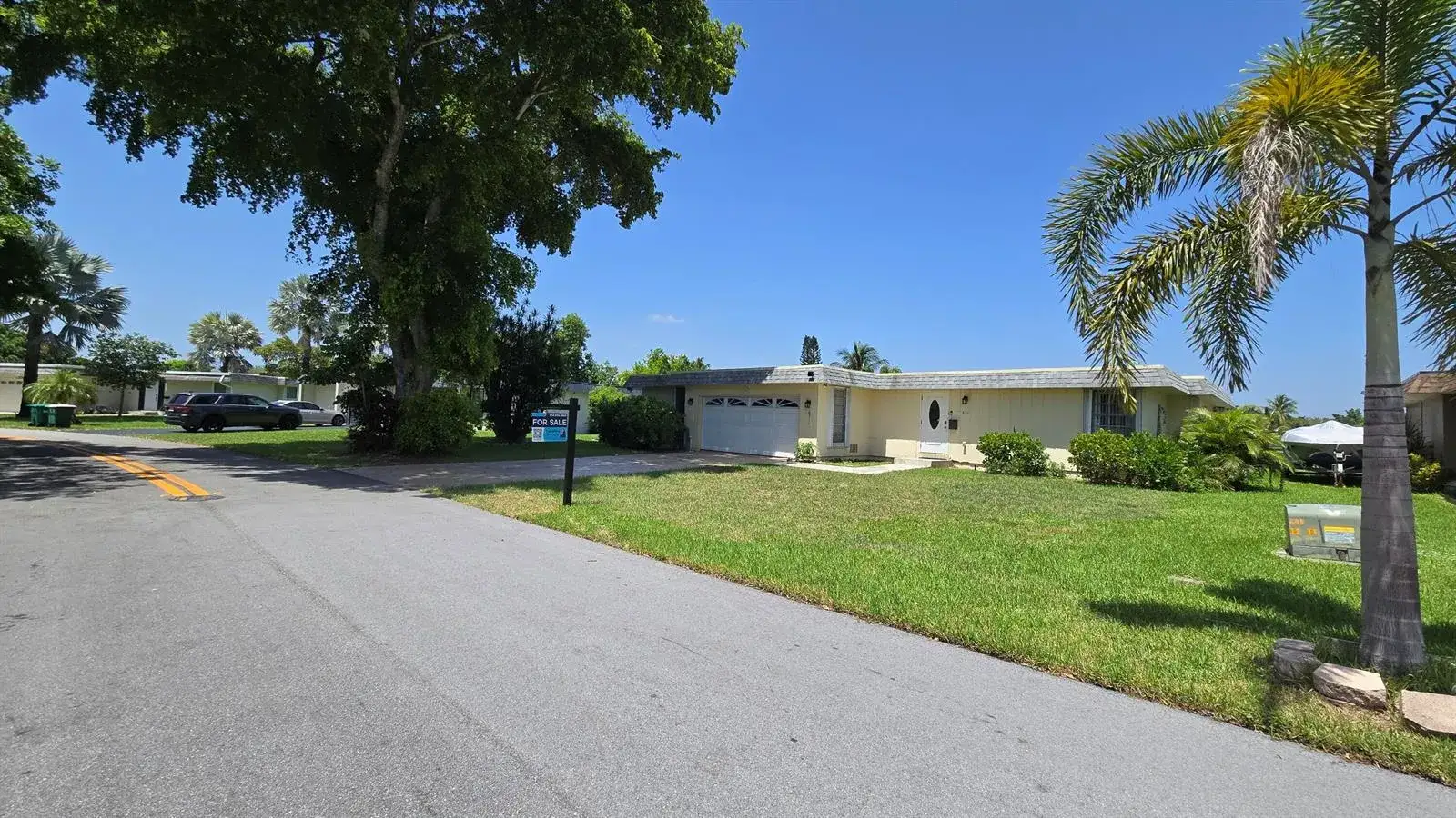 2 bedroom 2 bath Residential for sale at 6311 NW 71st Avenue, Tamarac FL 33321