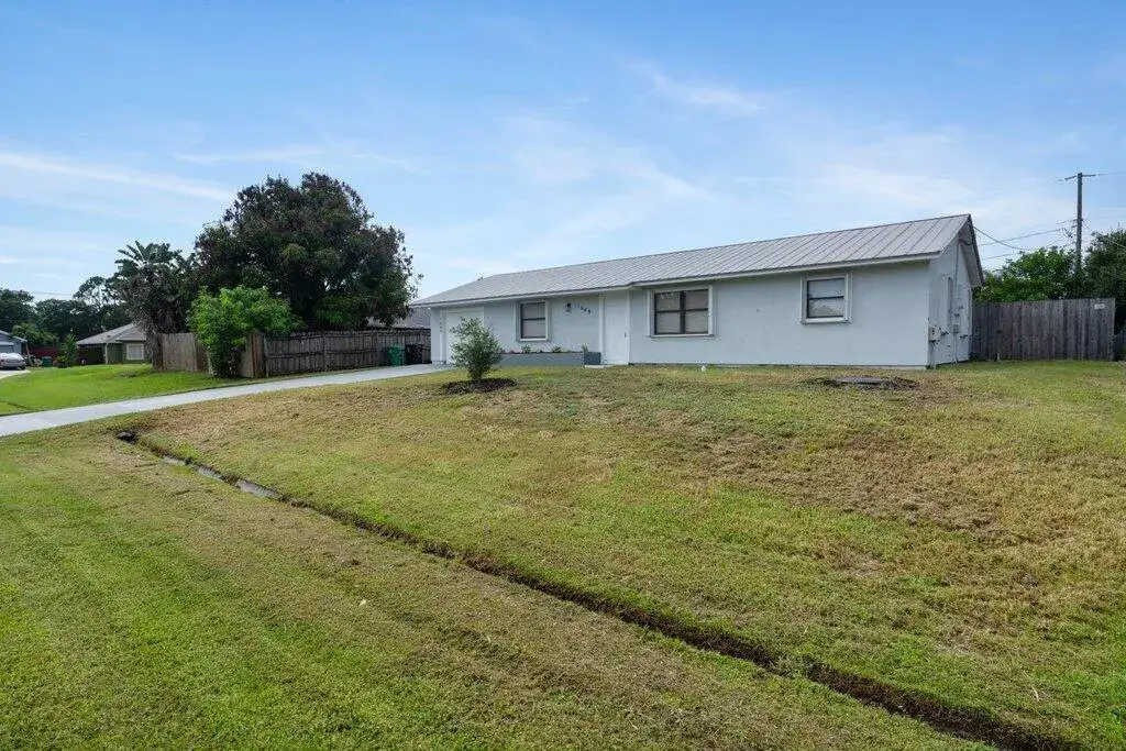3 bedroom 2 bath Residential for sale at 1089 SW Janar Avenue, Port St. Lucie FL 34953